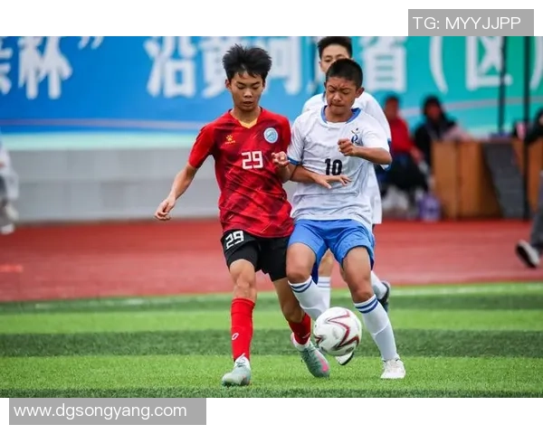 罗马U19对阵拿玻里U19青少年足球赛精彩回顾与分析