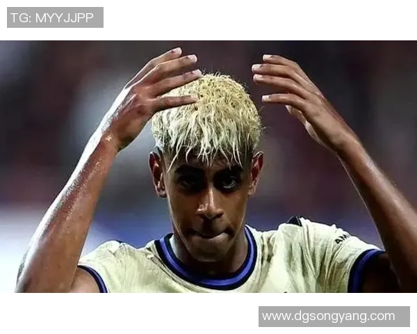 弗里克:亚马尔被换下后不高兴?许多球员都这样 弗里克:亚马尔被换下后不高兴?许多球员都这样